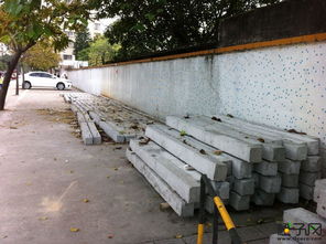 市政工程建筑材料不應(yīng)隨意占用學(xué)生通道